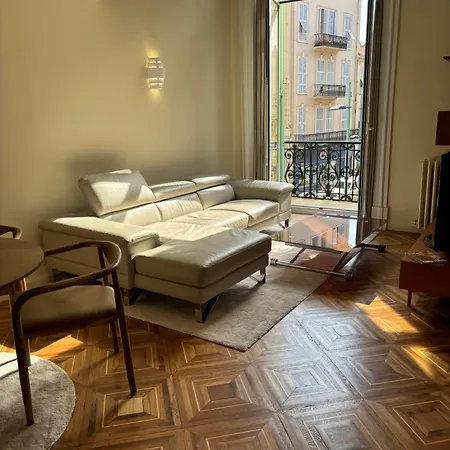 Isola * Μεντόν