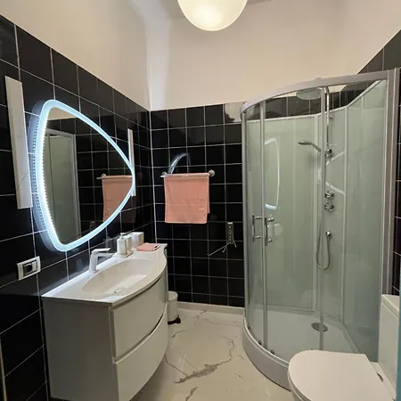 Isola * Μεντόν